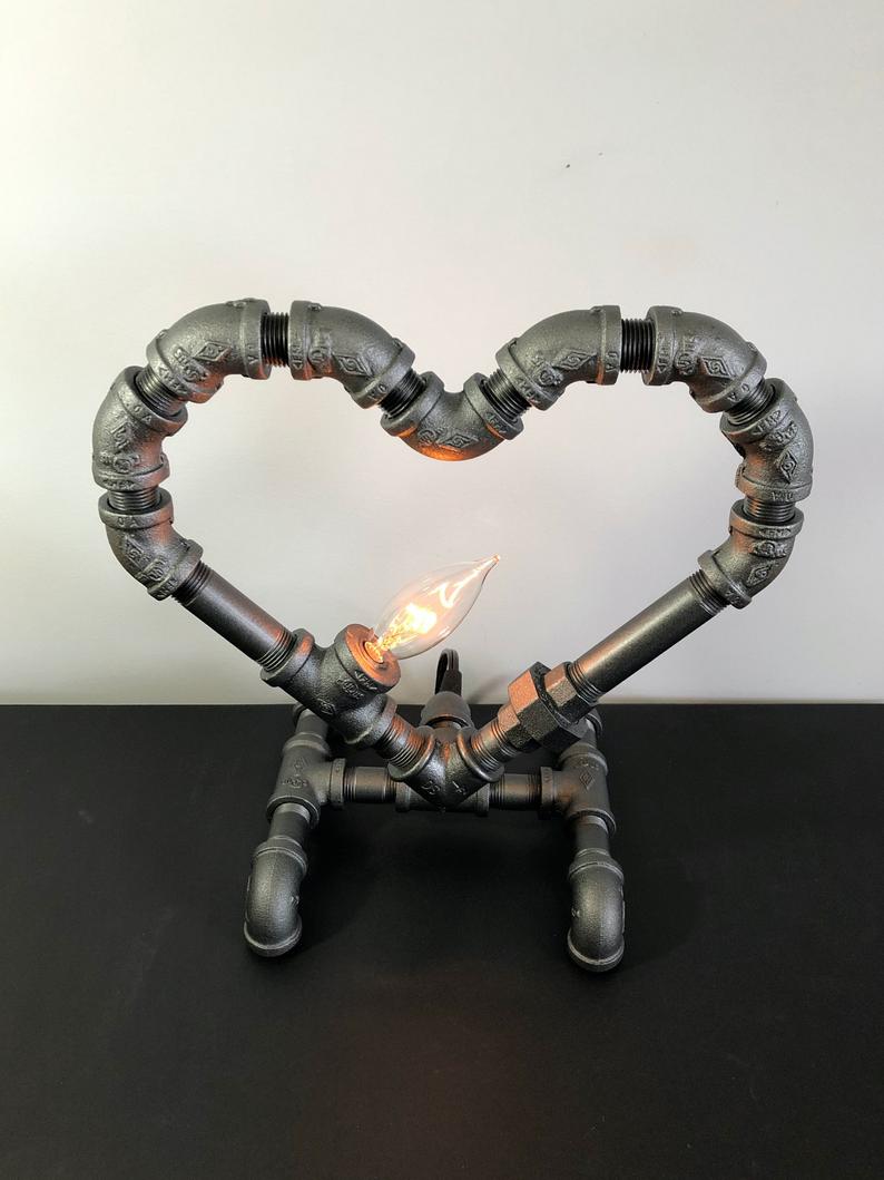 Heart pipes table lamp