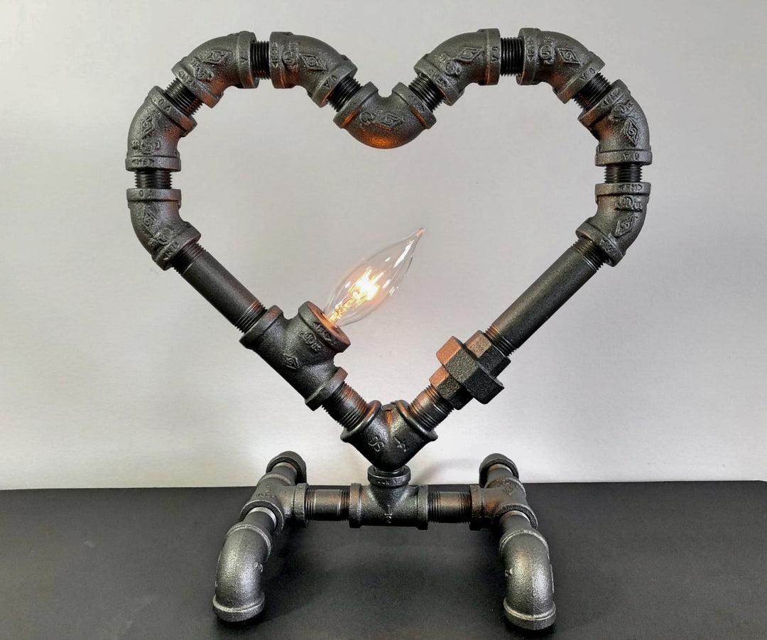 Heart pipes table lamp