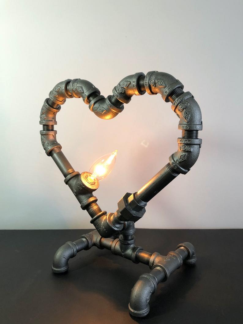 Heart pipes table lamp