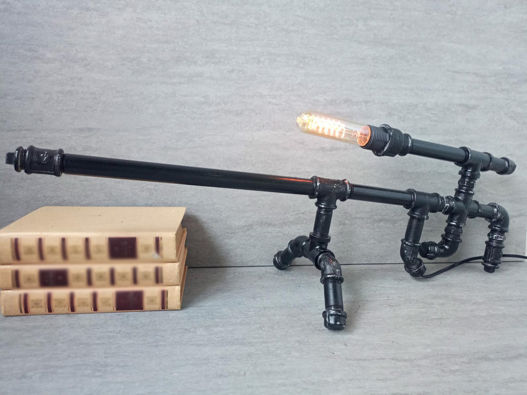 Pistola table lamp